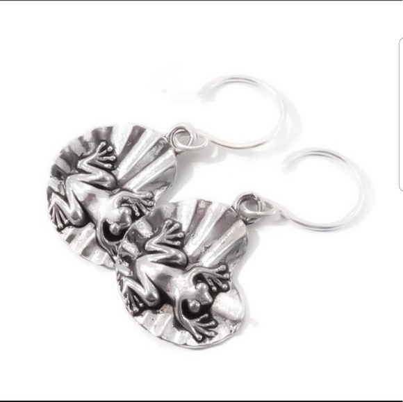 🐸🌿 925 Frog on a Lily Pad Earrings🌿🐸 - Picture 2 of 4